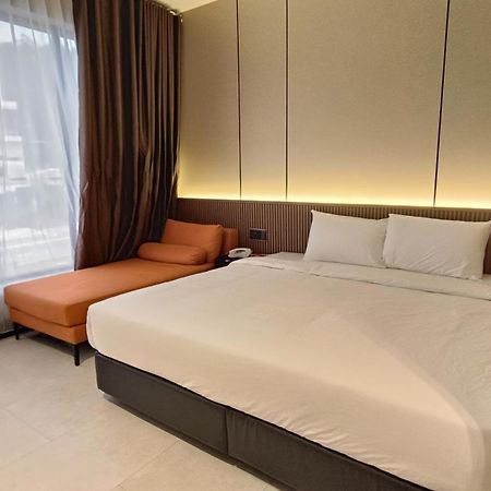 Urban Inn, Salak Tinggi Sepang Exterior foto